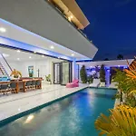 Large Luxury Modern Mansion Sleeps 8 Up To 50