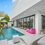 Large Luxury Modern Mansion Sleeps 8 Up To 50