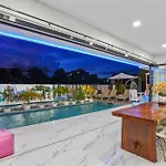 Large Luxury Modern Mansion Sleeps 8 Up To 50