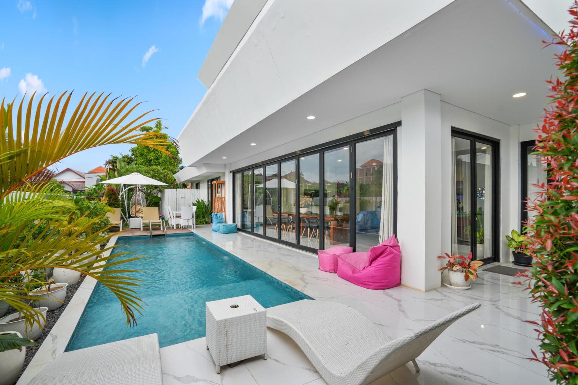Large Luxury Modern Mansion Sleeps 8 Up To 50