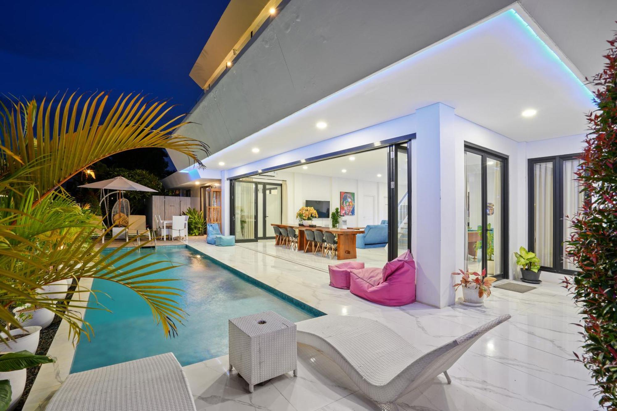 Large Luxury Modern Mansion Sleeps 8 Up To 50
