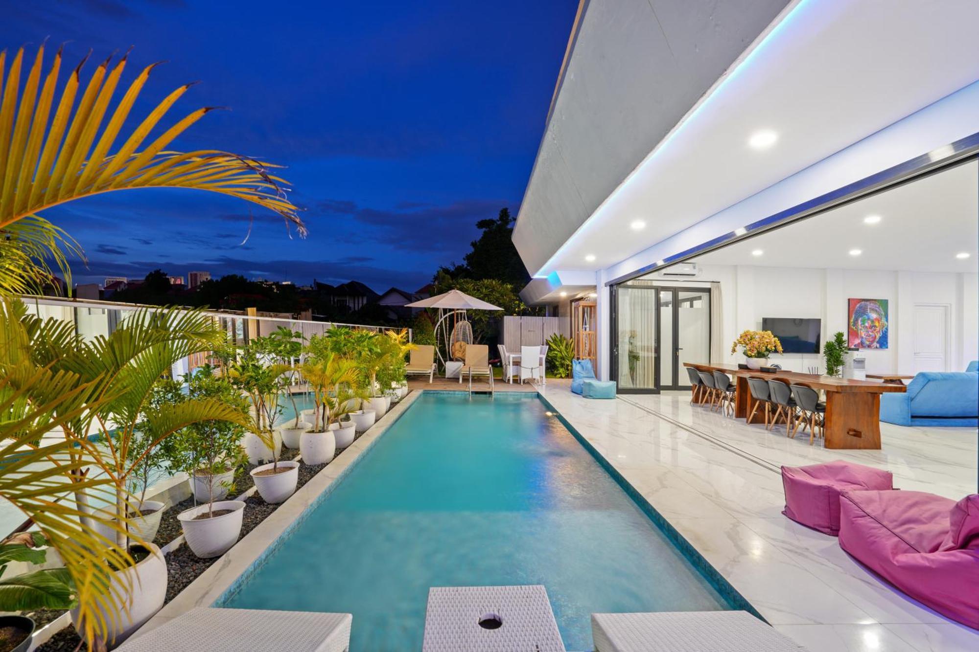 Villa Large Luxury Modern Mansion Sleeps 8 Up To 50