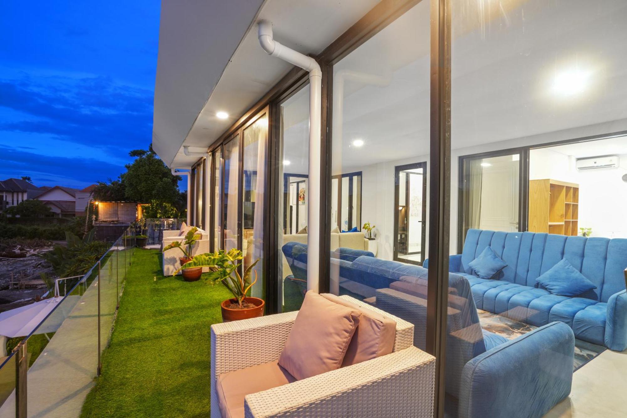 Villa Large Luxury Modern Mansion Sleeps 8 Up To 50