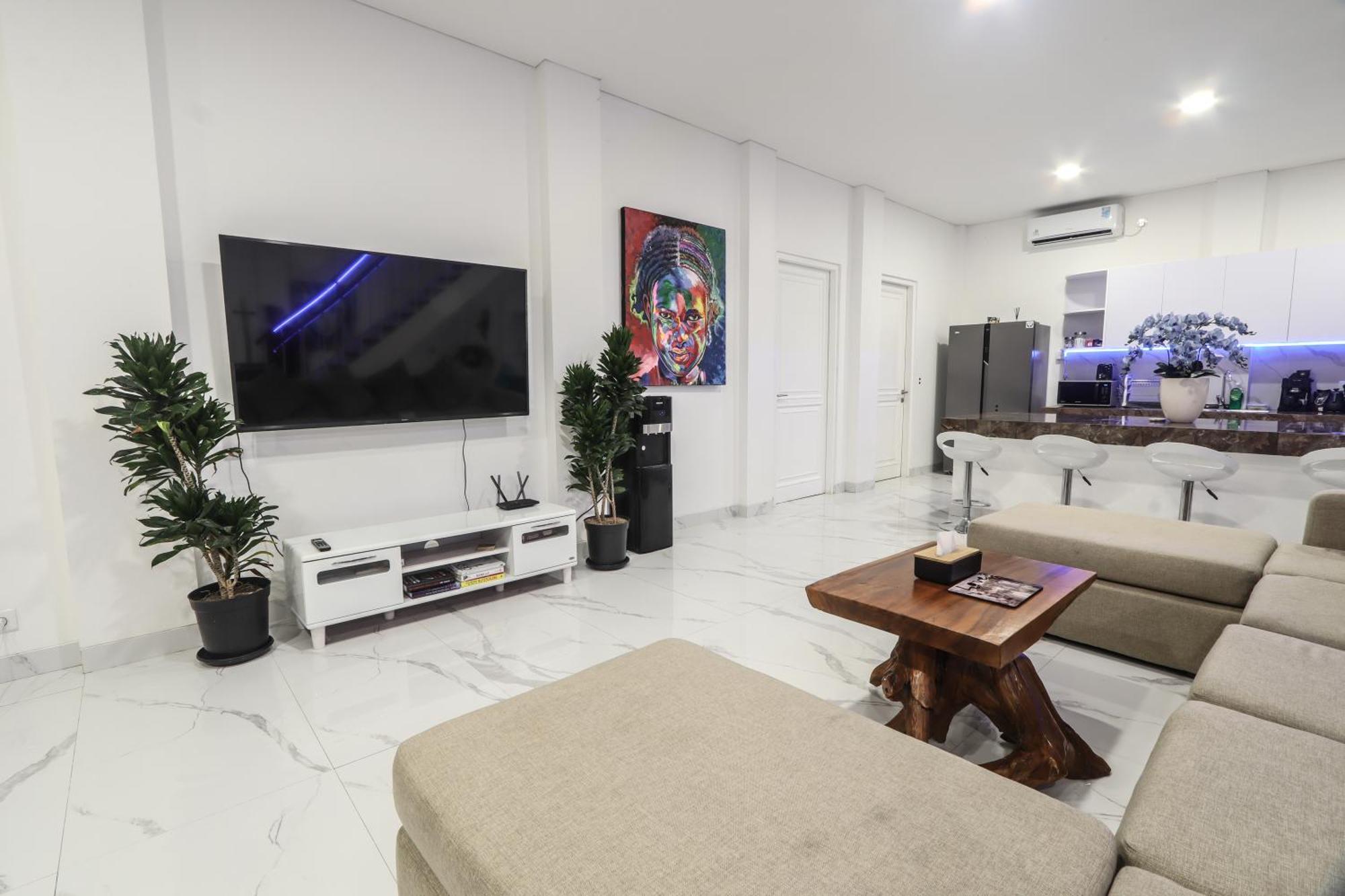 Large Luxury Modern Mansion Sleeps 8 Up To 50 Seminyak (Bali)
