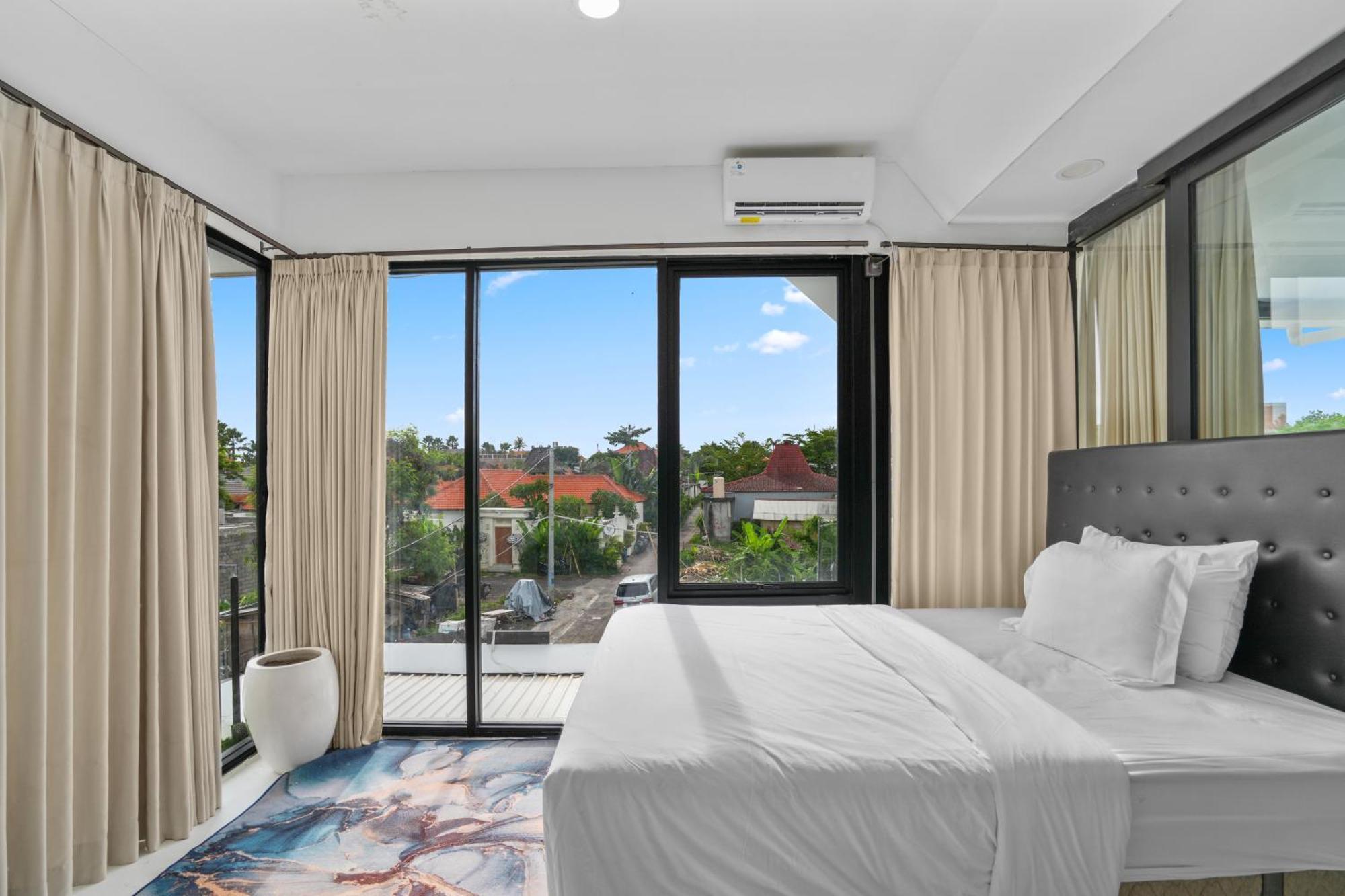 Large Luxury Modern Mansion Sleeps 8 Up To 50 *