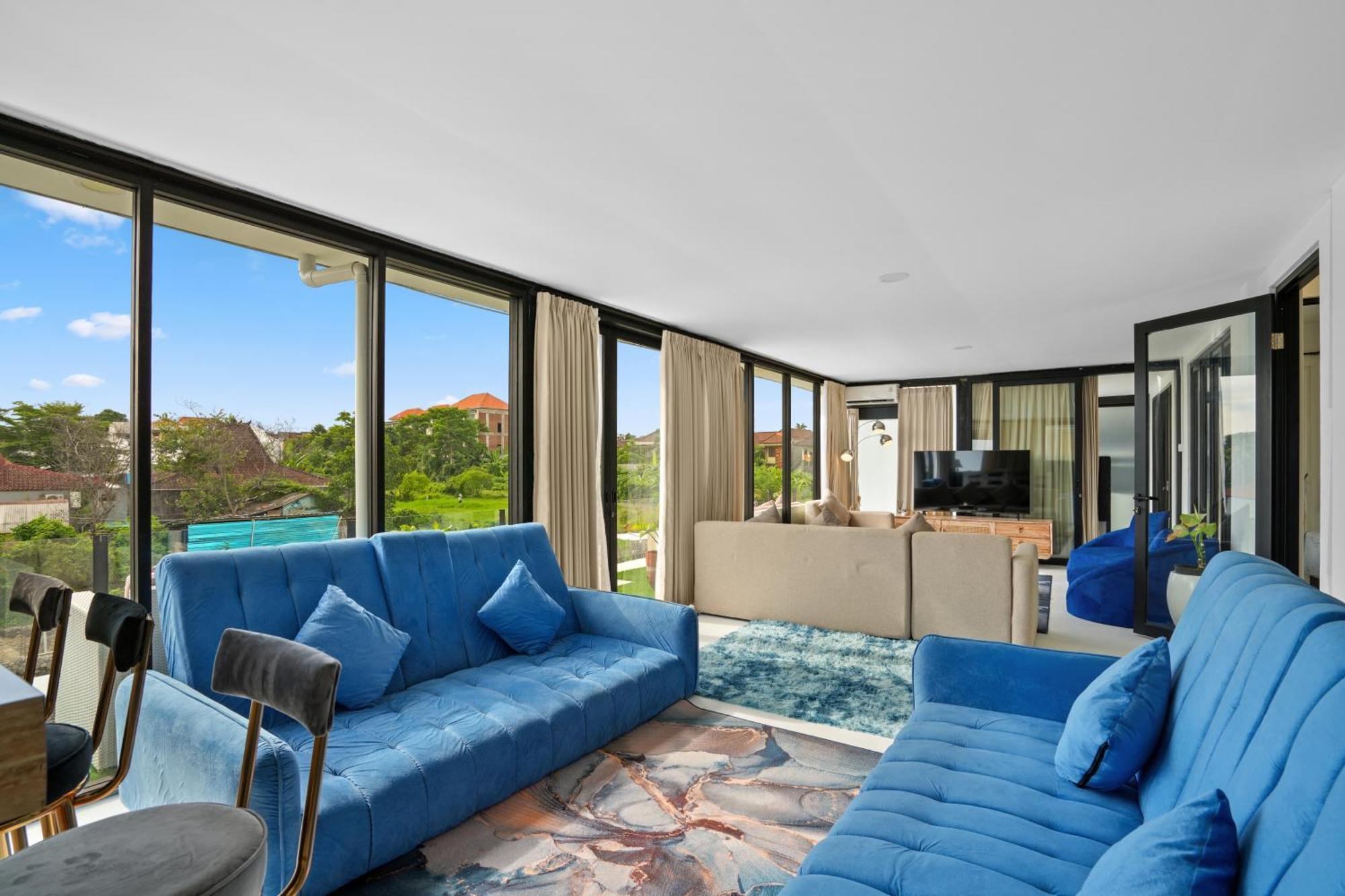 Large Luxury Modern Mansion Sleeps 8 Up To 50