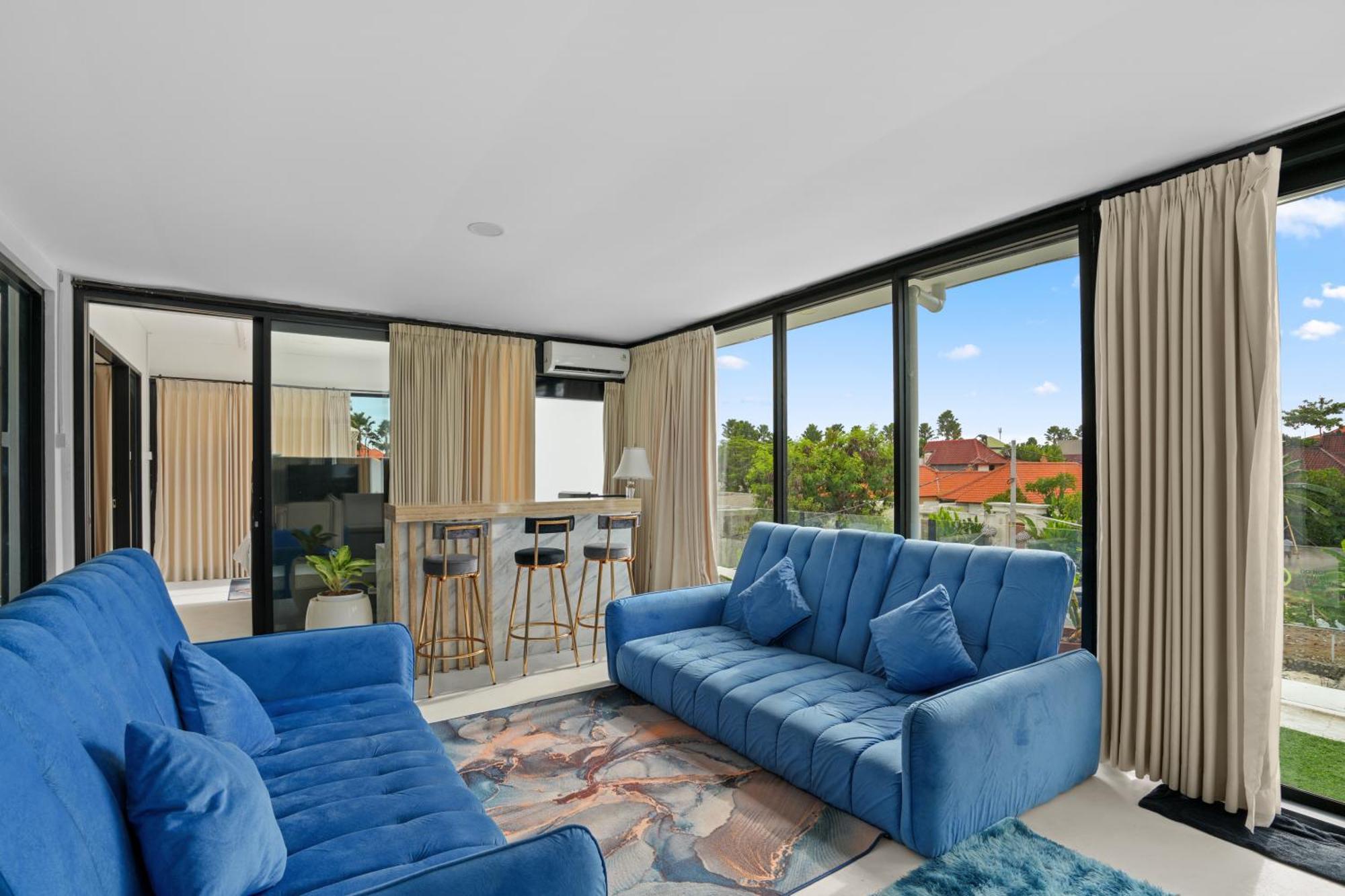 Large Luxury Modern Mansion Sleeps 8 Up To 50 Villa *