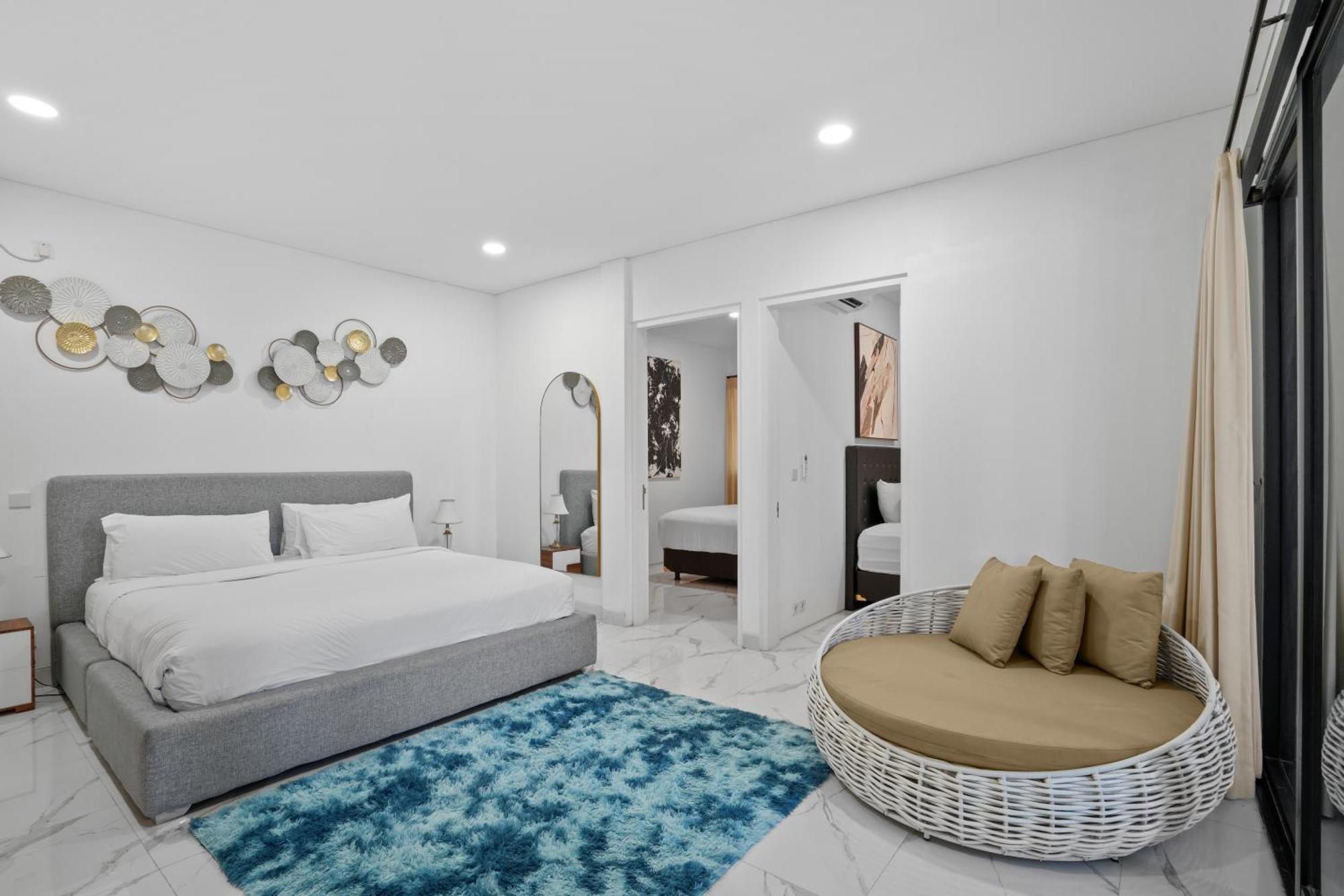 Large Luxury Modern Mansion Sleeps 8 Up To 50 Villa Seminyak (Bali)