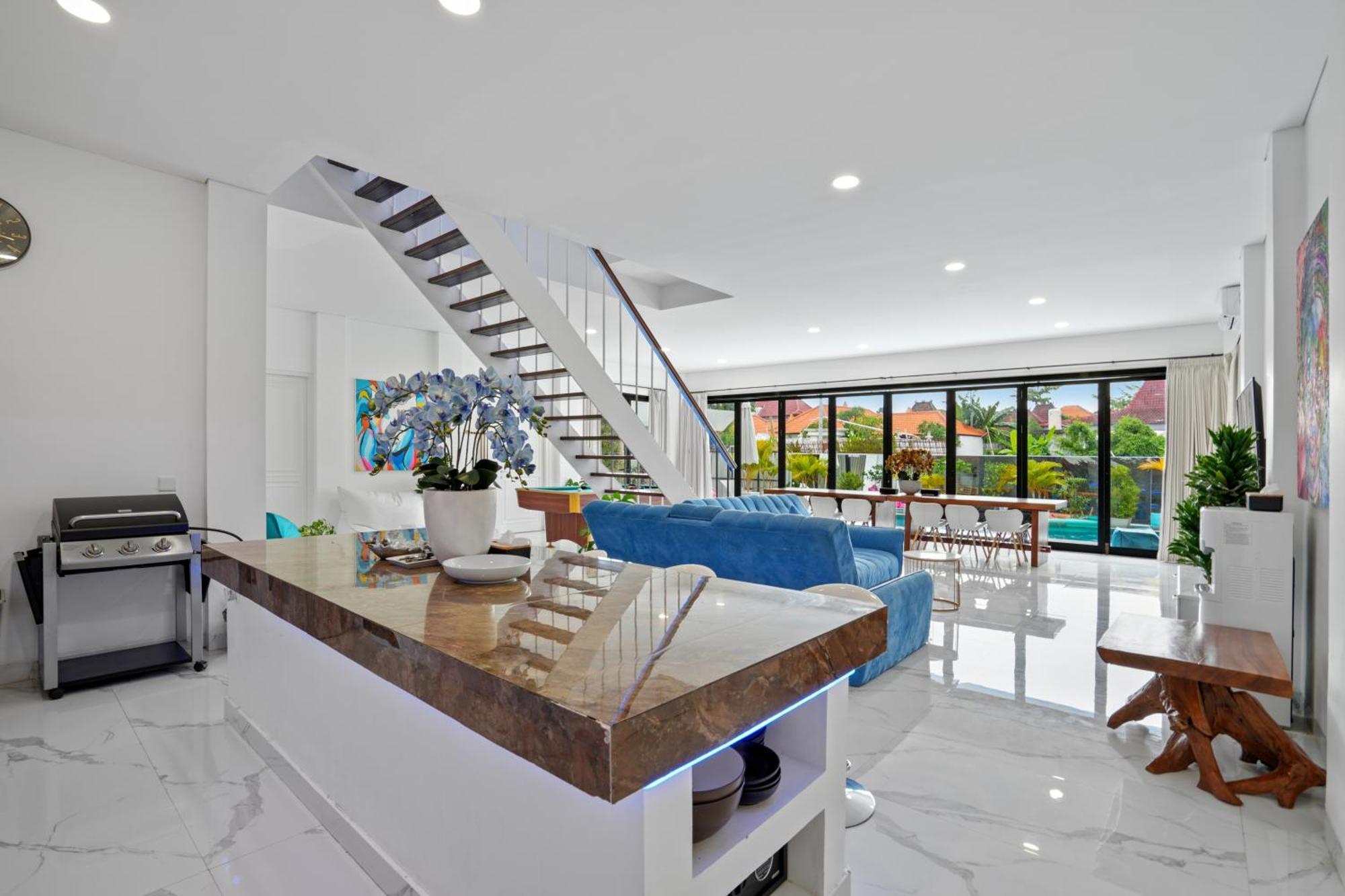 Villa Large Luxury Modern Mansion Sleeps 8 Up To 50 *