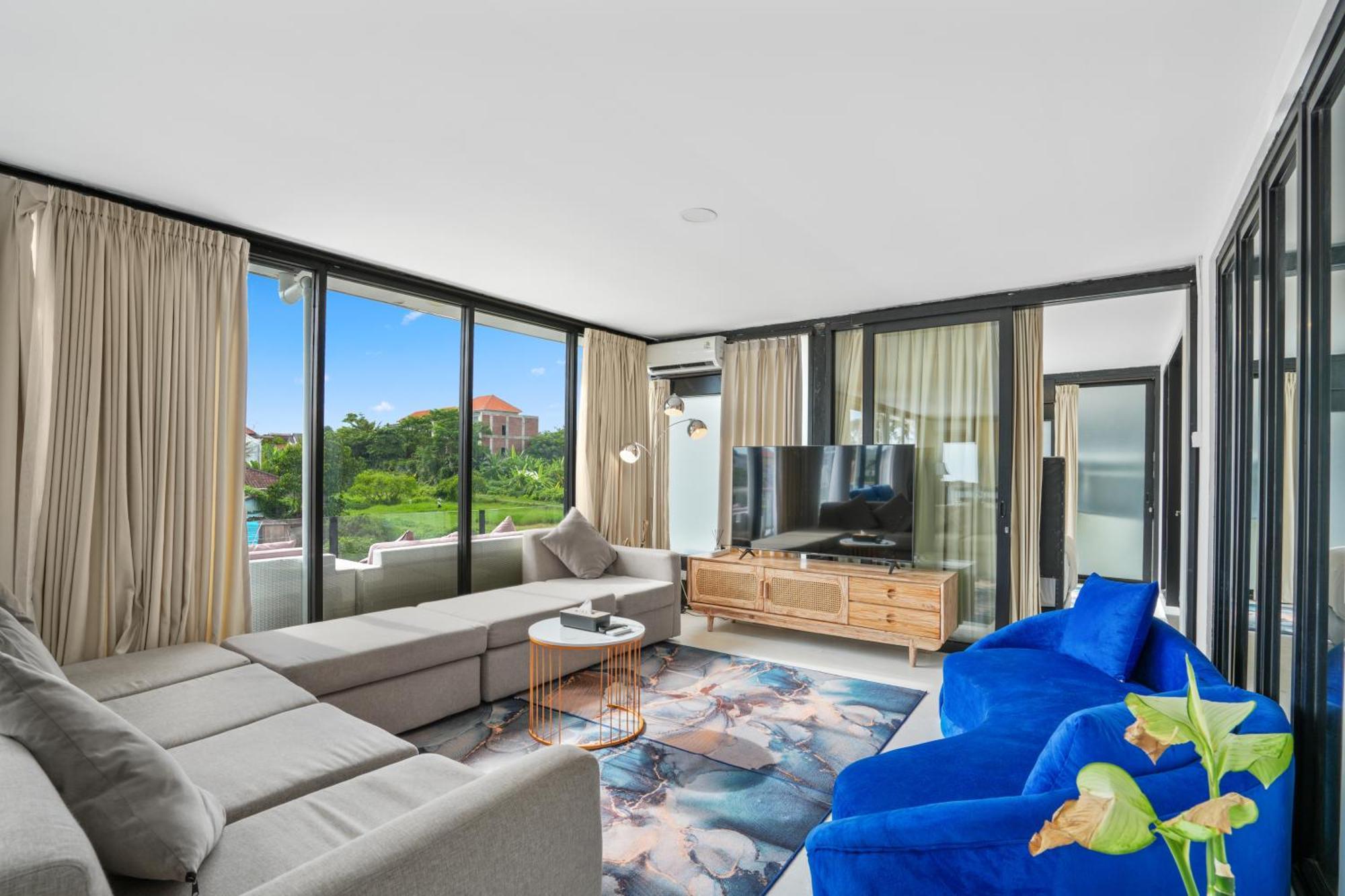 Large Luxury Modern Mansion Sleeps 8 Up To 50