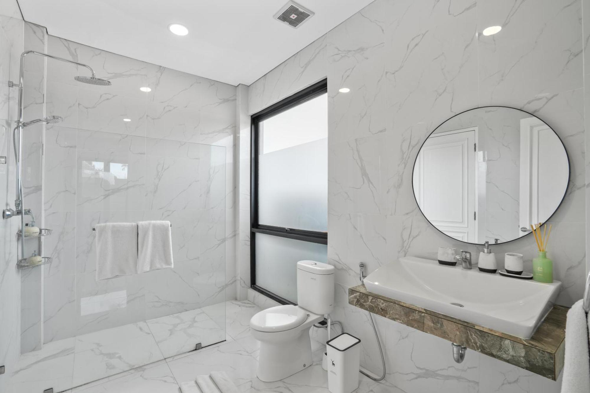 Large Luxury Modern Mansion Sleeps 8 Up To 50 Villa *
