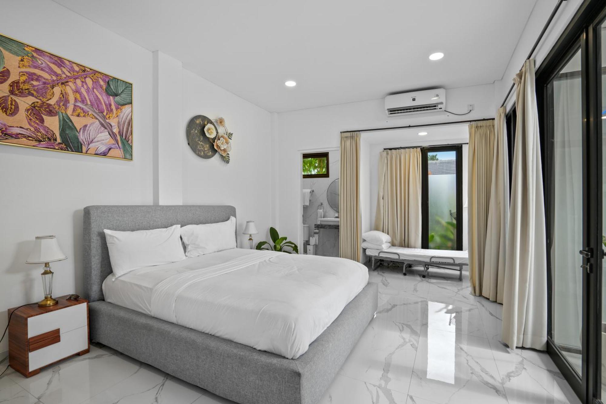 Large Luxury Modern Mansion Sleeps 8 Up To 50 Villa