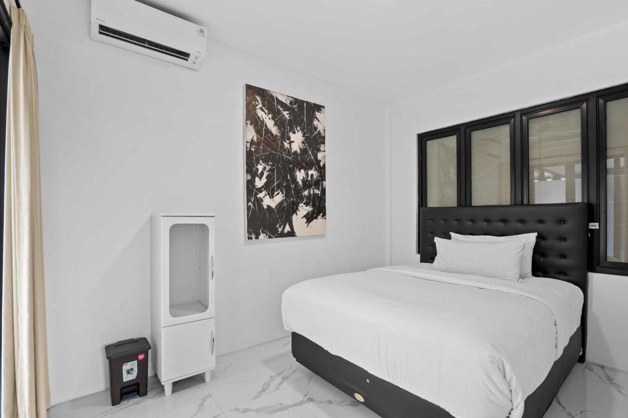 Villa Large Luxury Modern Mansion Sleeps 8 Up To 50 *