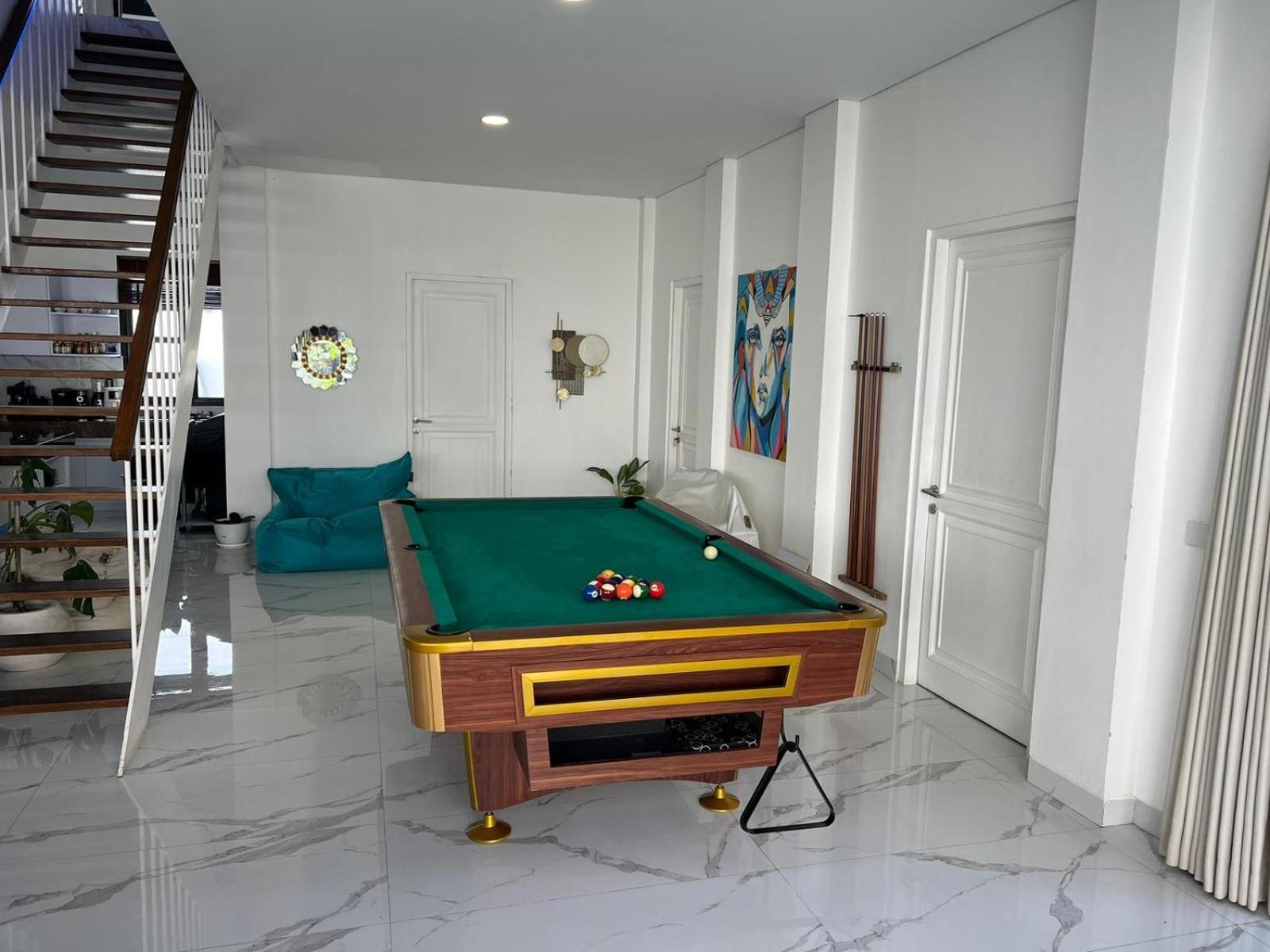 Large Luxury Modern Mansion Sleeps 8 Up To 50 Villa Seminyak (Bali)