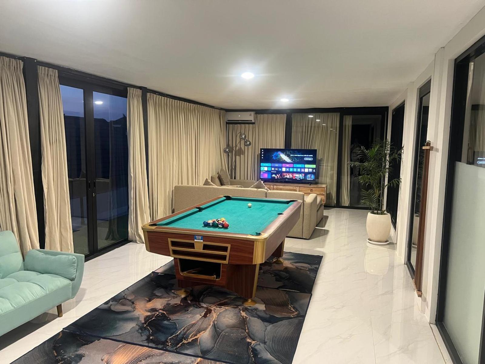 Large Luxury Modern Mansion Sleeps 8 Up To 50 * Seminyak (Bali)